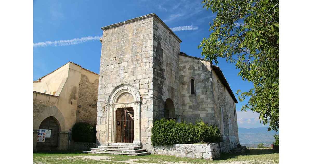 Chiesa-romana-San_Pietro-Alba-Fucens