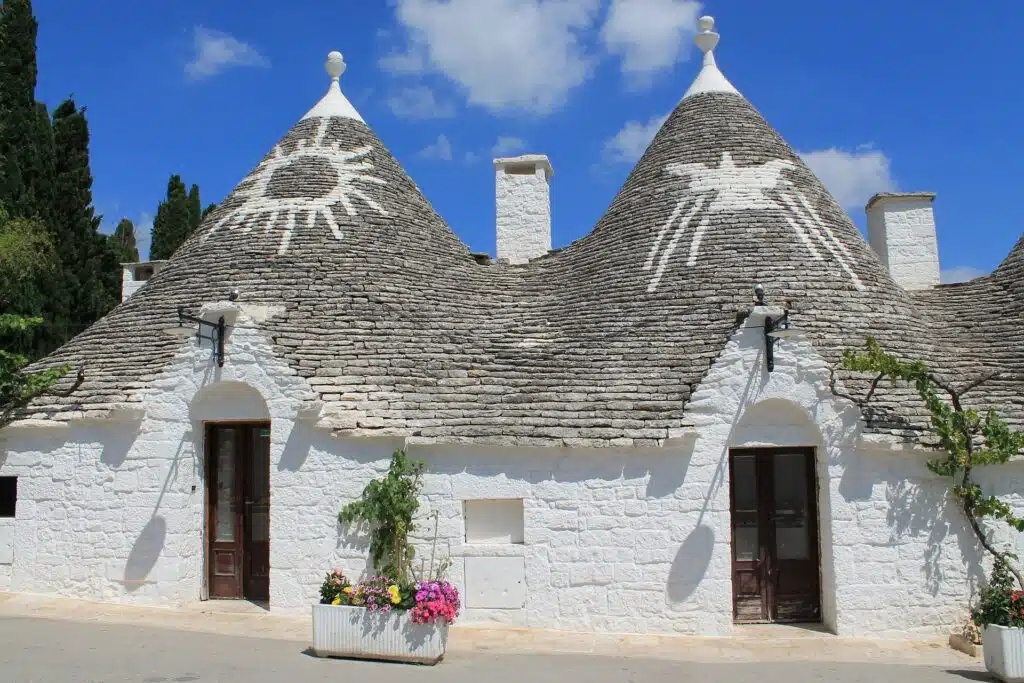 Alberobello, la cittร dei trulli: storia e curiositร - trulli di Alberobello - WoW Travel Alberobello